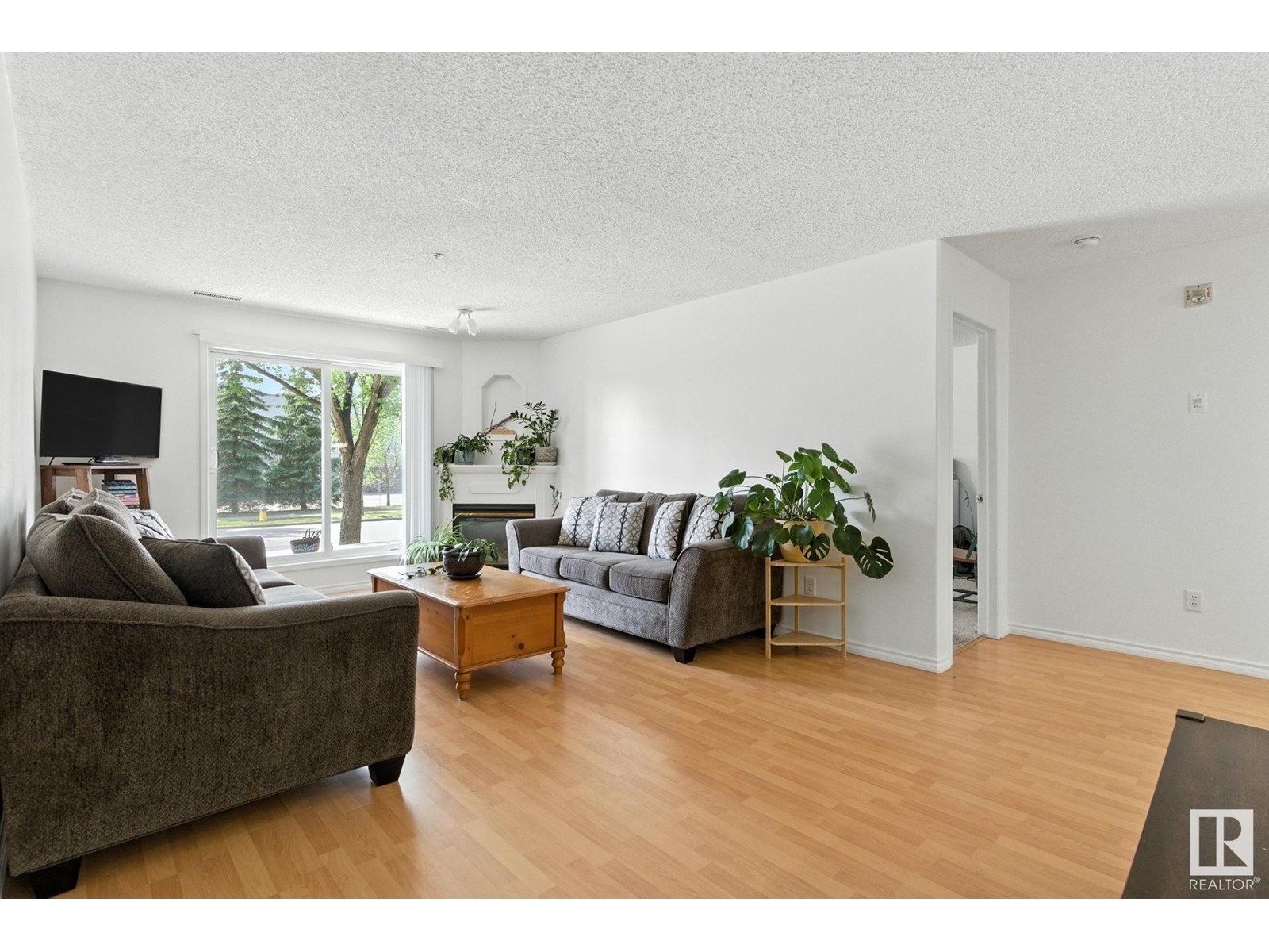 Photo 5 of 125 16303 95 St Nw, Edmonton AB