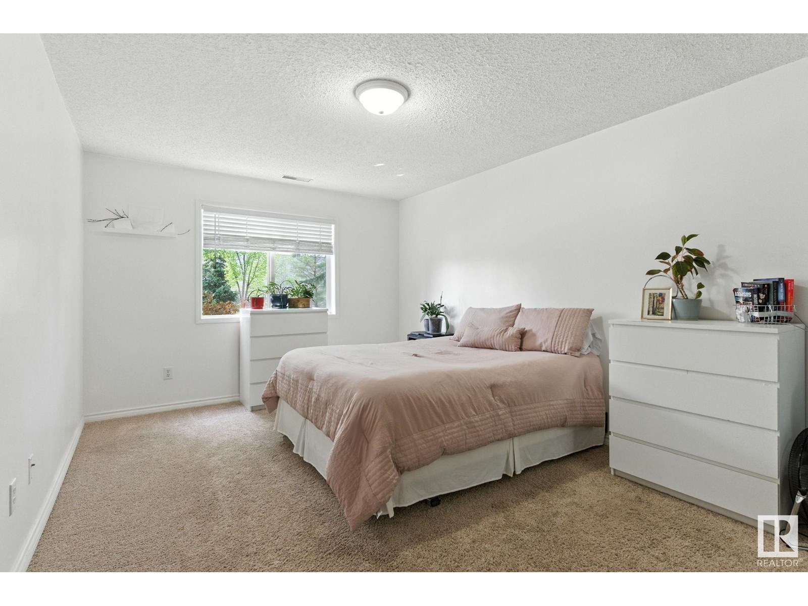 Photo 12 of 125 16303 95 St Nw, Edmonton AB