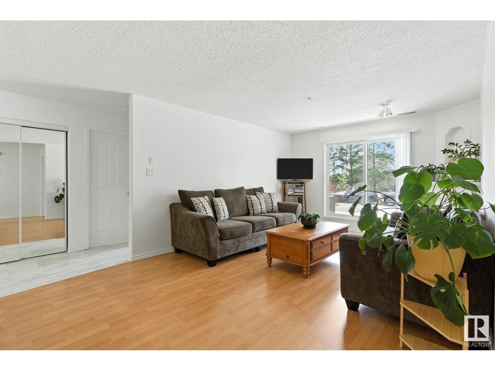 Photo 8 of 125 16303 95 St Nw, Edmonton AB