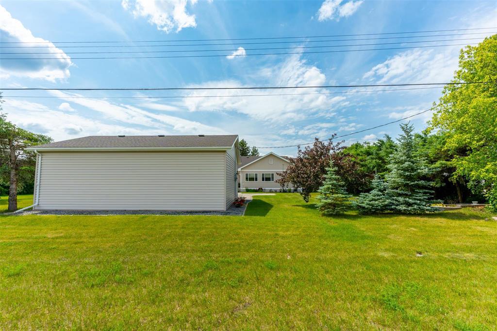 Photo 19 of 814 Fifth Street N, Beausejour MB