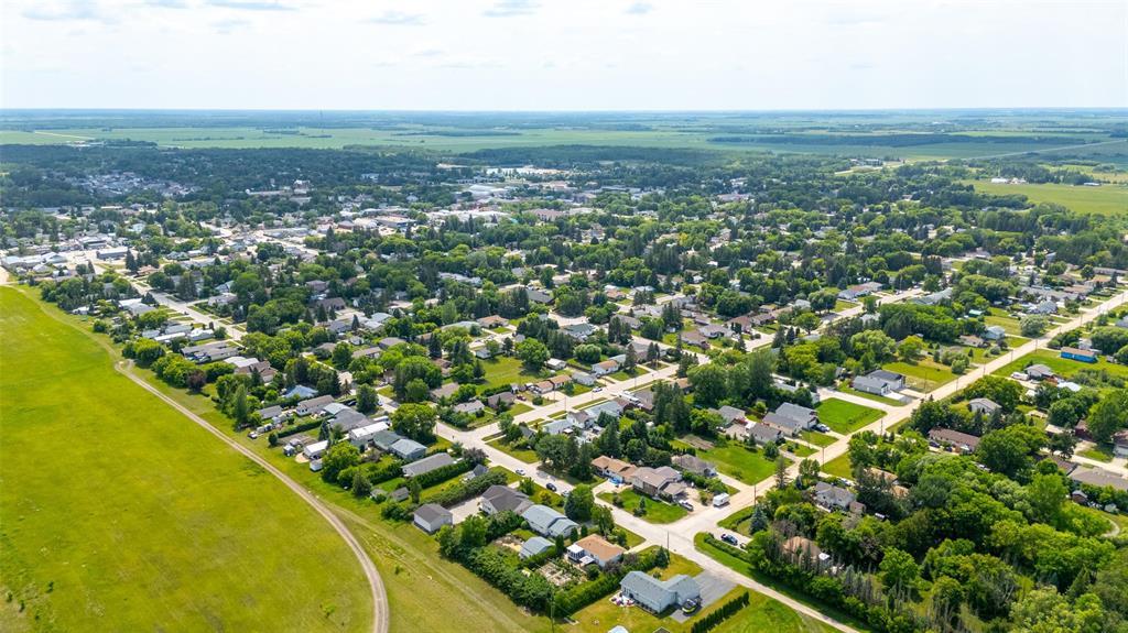 Photo 8 of 814 Fifth Street N, Beausejour MB