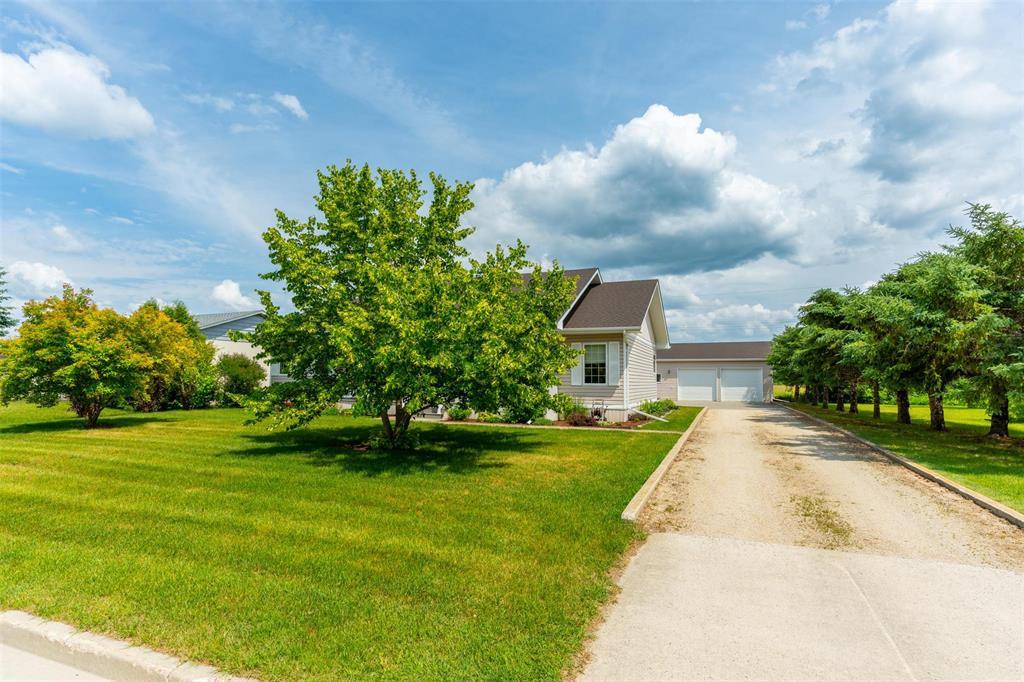 Photo 40 of 814 Fifth Street N, Beausejour MB
