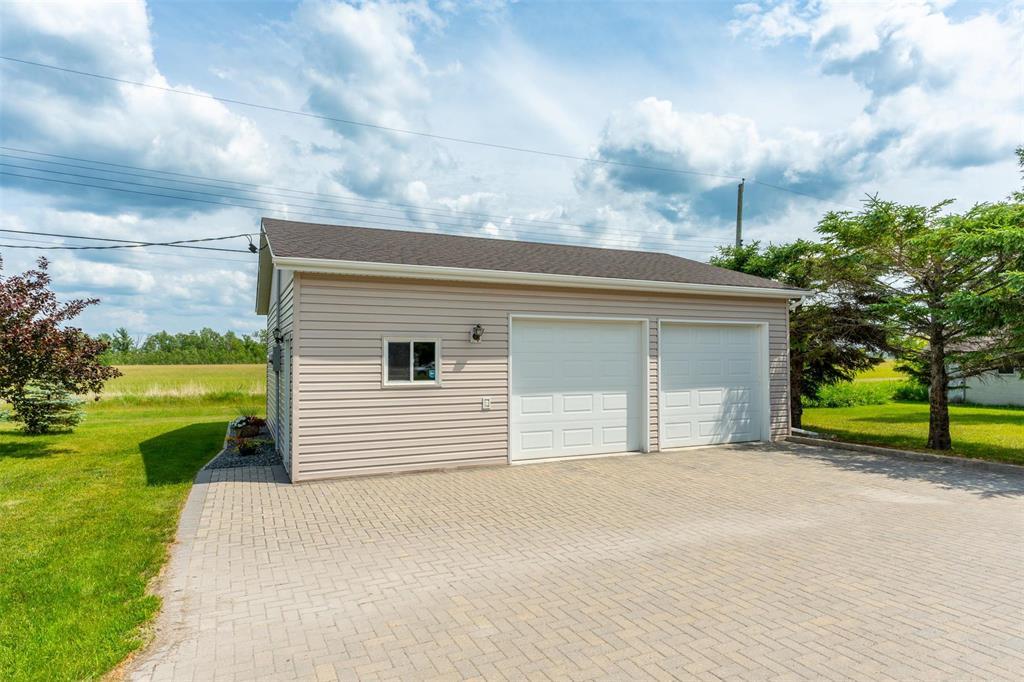 Photo 32 of 814 Fifth Street N, Beausejour MB