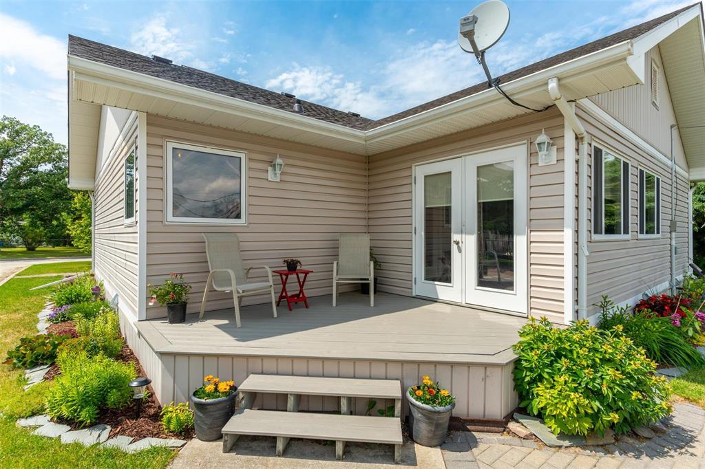Photo 14 of 814 Fifth Street N, Beausejour MB
