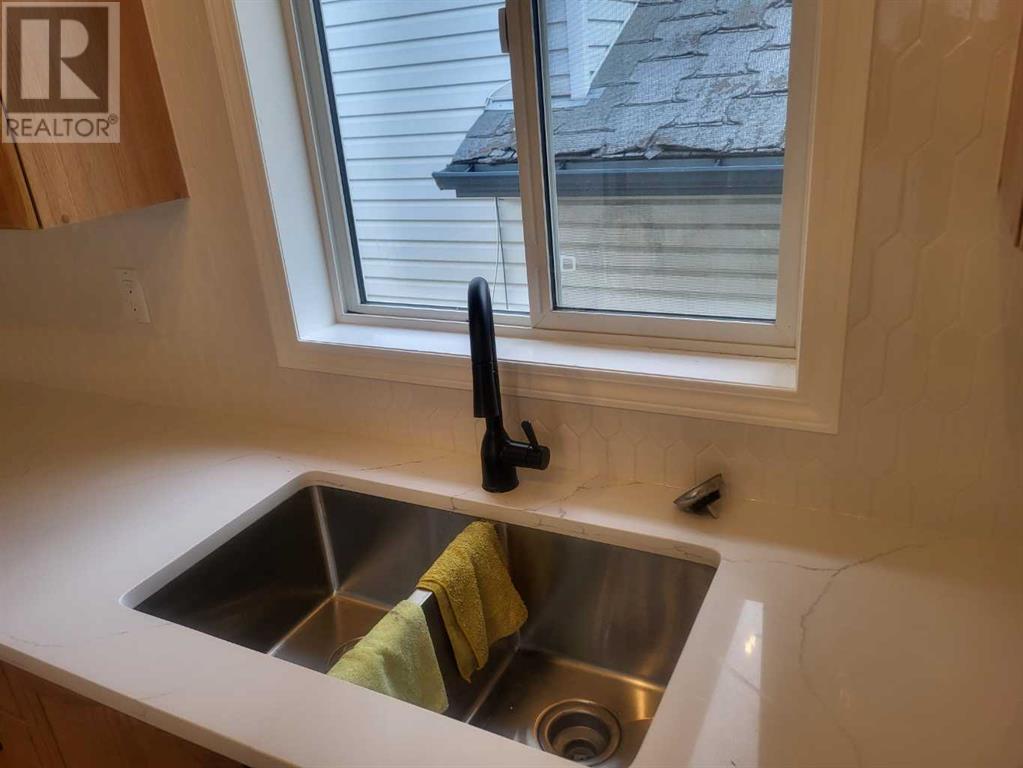 Single Family House Bi-level for Sale in  Anaheim Circle NE Monterey Park Calgary 