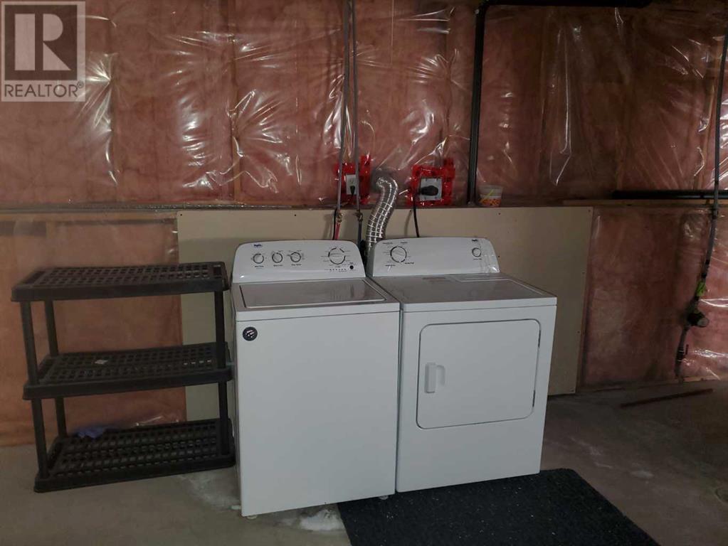 Single Family House Bi-level for Sale in  Anaheim Circle NE Monterey Park Calgary 