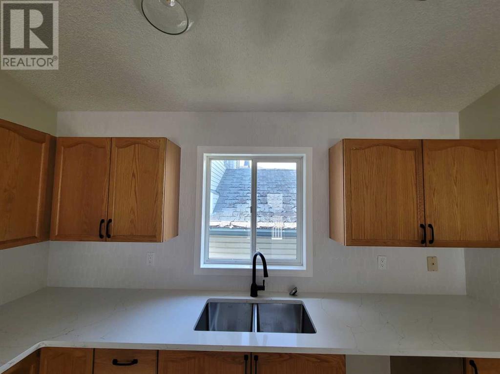 Single Family House Bi-level for Sale in  Anaheim Circle NE Monterey Park Calgary 