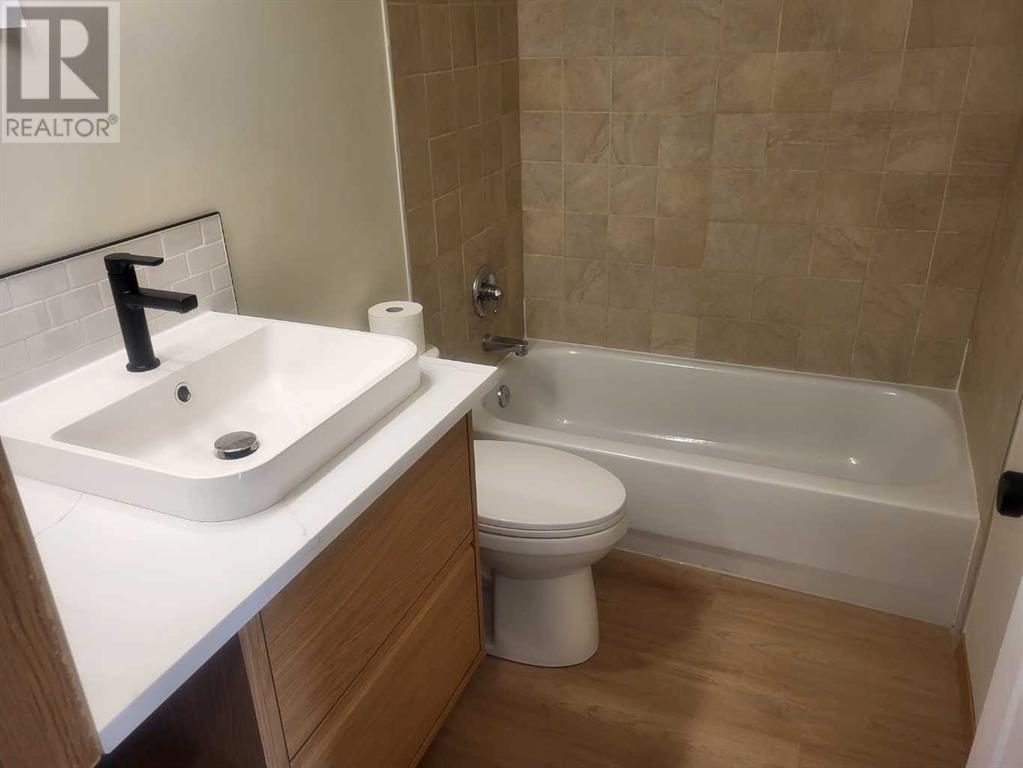 Single Family House Bi-level for Sale in  Anaheim Circle NE Monterey Park Calgary 