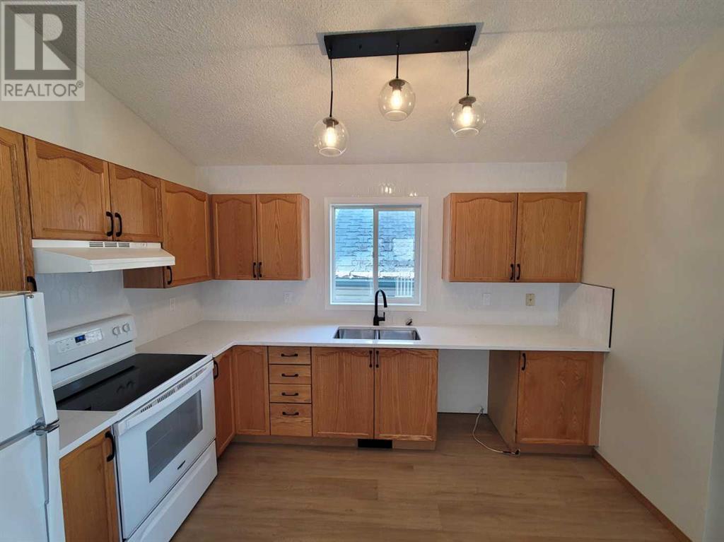 Single Family House Bi-level for Sale in  Anaheim Circle NE Monterey Park Calgary 