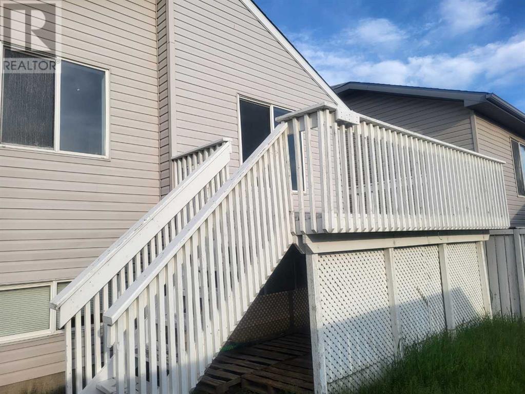Single Family House Bi-level for Sale in  Anaheim Circle NE Monterey Park Calgary 