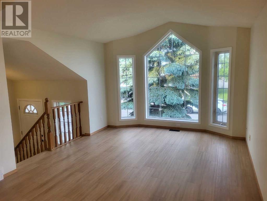 Single Family House Bi-level for Sale in  Anaheim Circle NE Monterey Park Calgary 