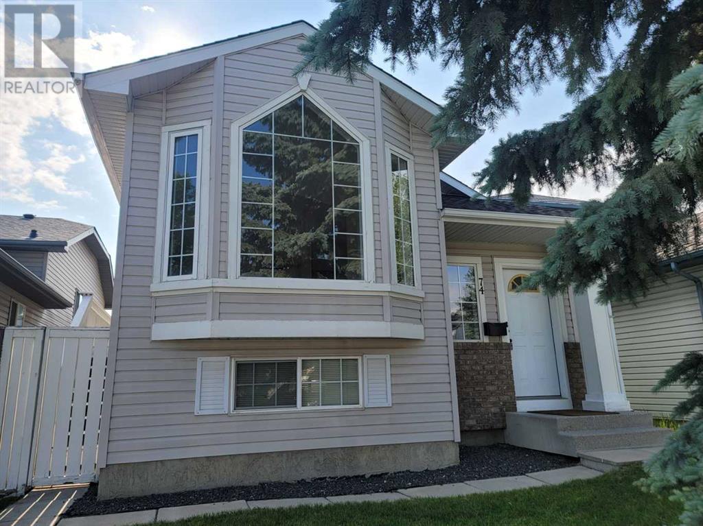 Single Family House Bi-level for Sale in  Anaheim Circle NE Monterey Park Calgary 