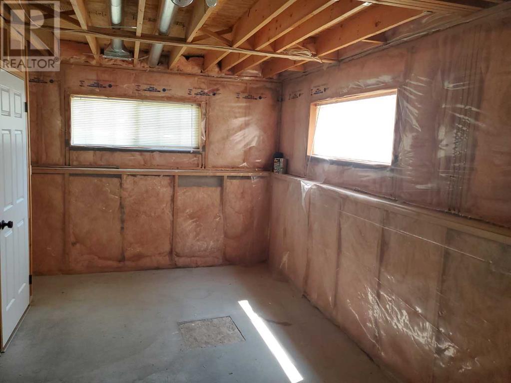 Single Family House Bi-level for Sale in  Anaheim Circle NE Monterey Park Calgary 