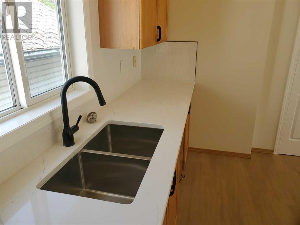 Single Family House Bi-level for Sale in  Anaheim Circle NE Monterey Park Calgary 