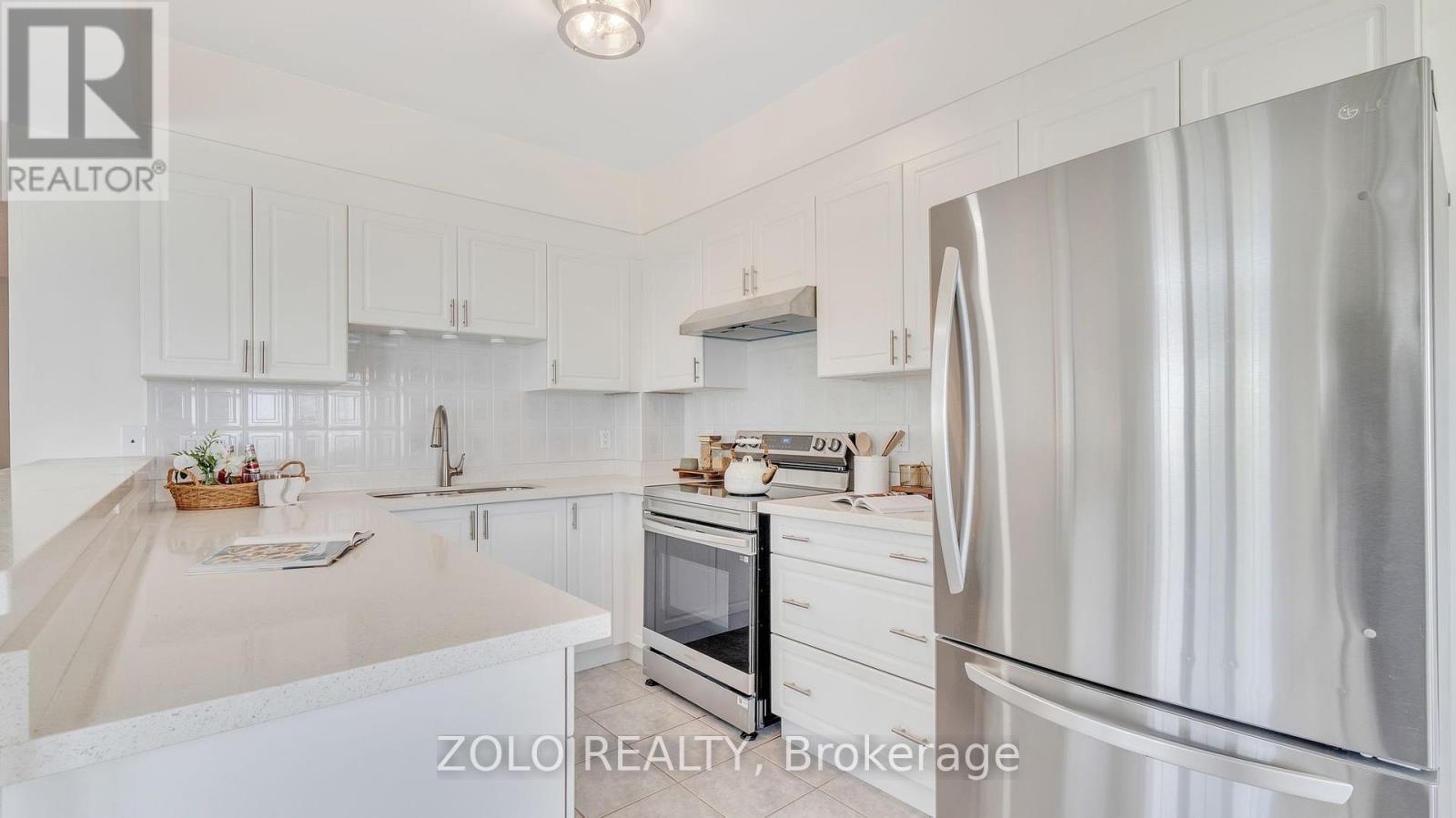 Photo 18 of 301 395 Lakebreeze Drive, Clarington ON