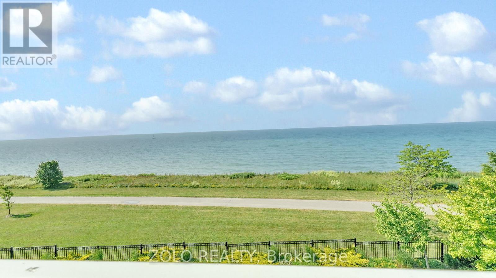 Photo 10 of 301 395 Lakebreeze Drive, Clarington ON