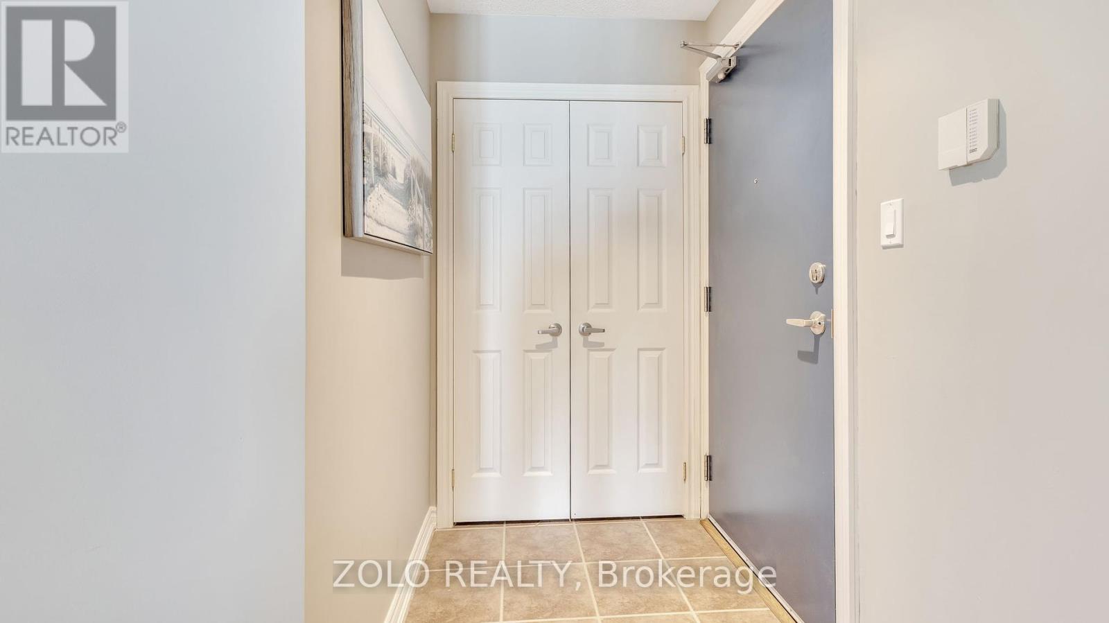 Photo 13 of 301 395 Lakebreeze Drive, Clarington ON