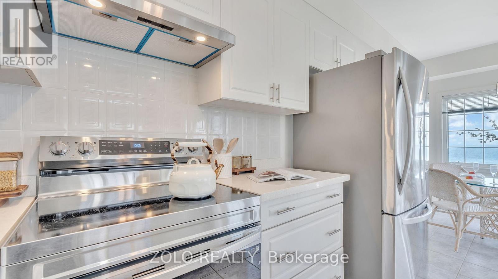 Photo 17 of 301 395 Lakebreeze Drive, Clarington ON