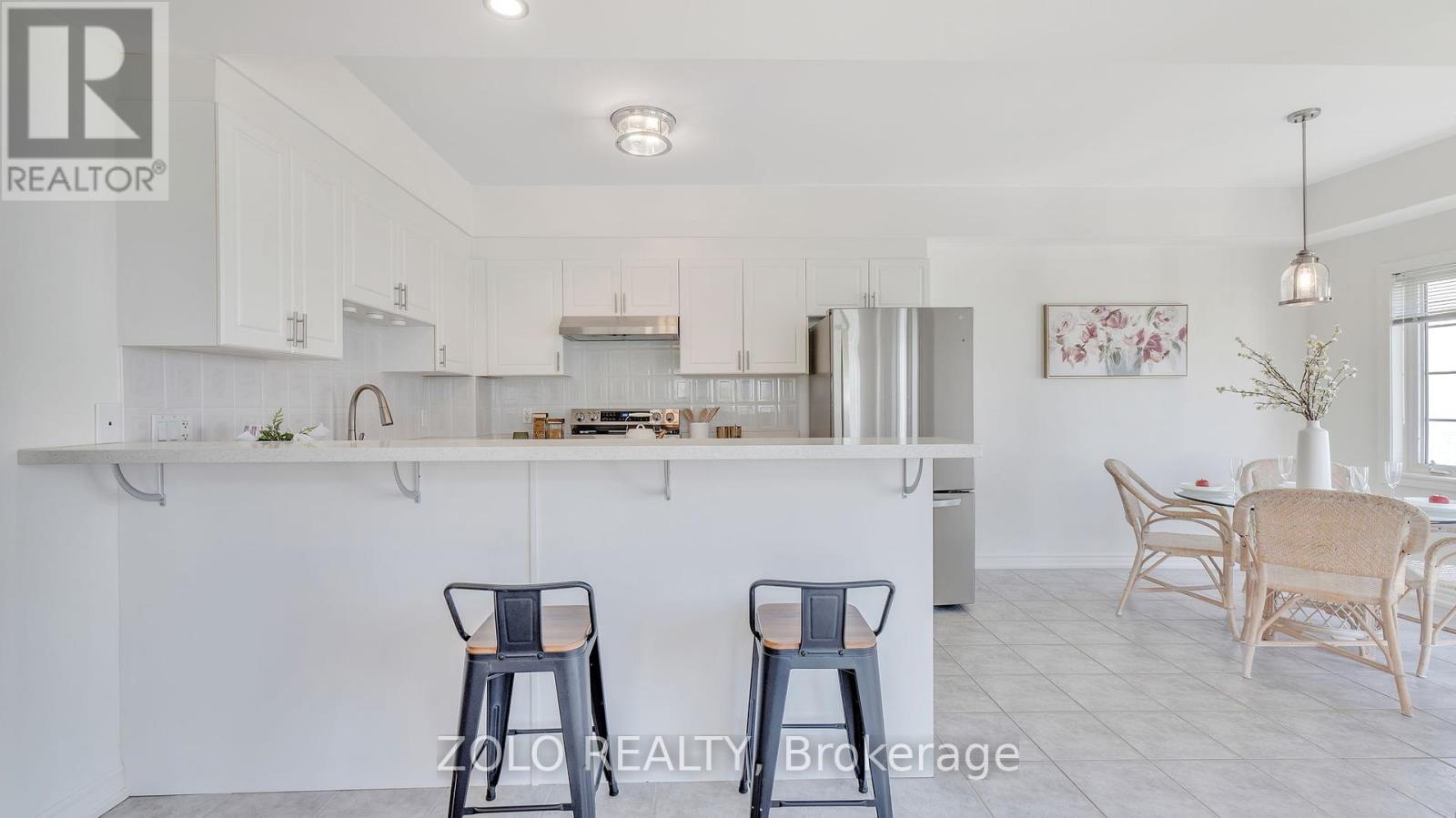 Photo 20 of 301 395 Lakebreeze Drive, Clarington ON