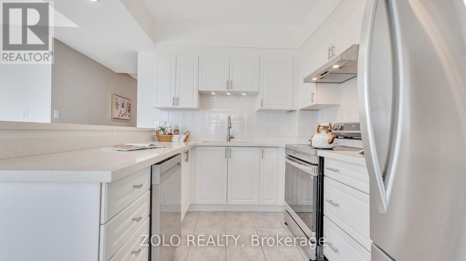 Photo 19 of 301 395 Lakebreeze Drive, Clarington ON