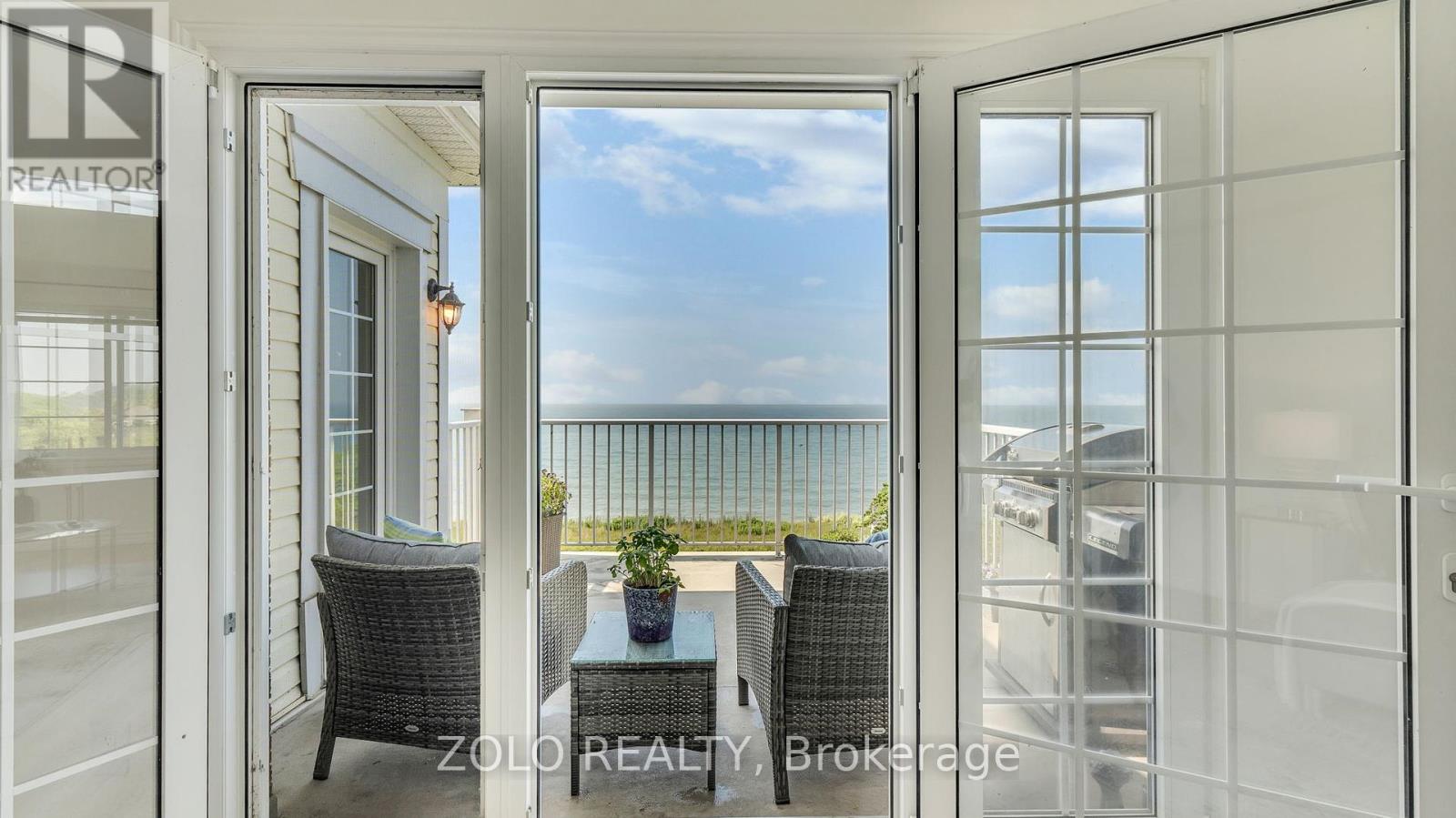 Photo 21 of 301 395 Lakebreeze Drive, Clarington ON