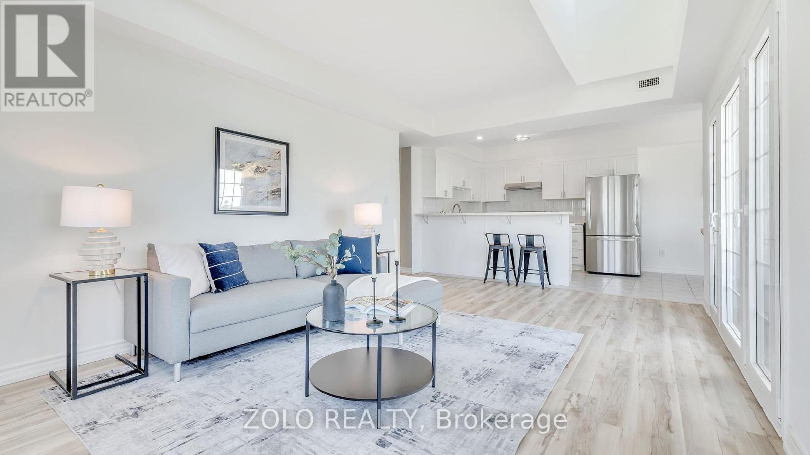 Photo 23 of 301 395 Lakebreeze Drive, Clarington ON