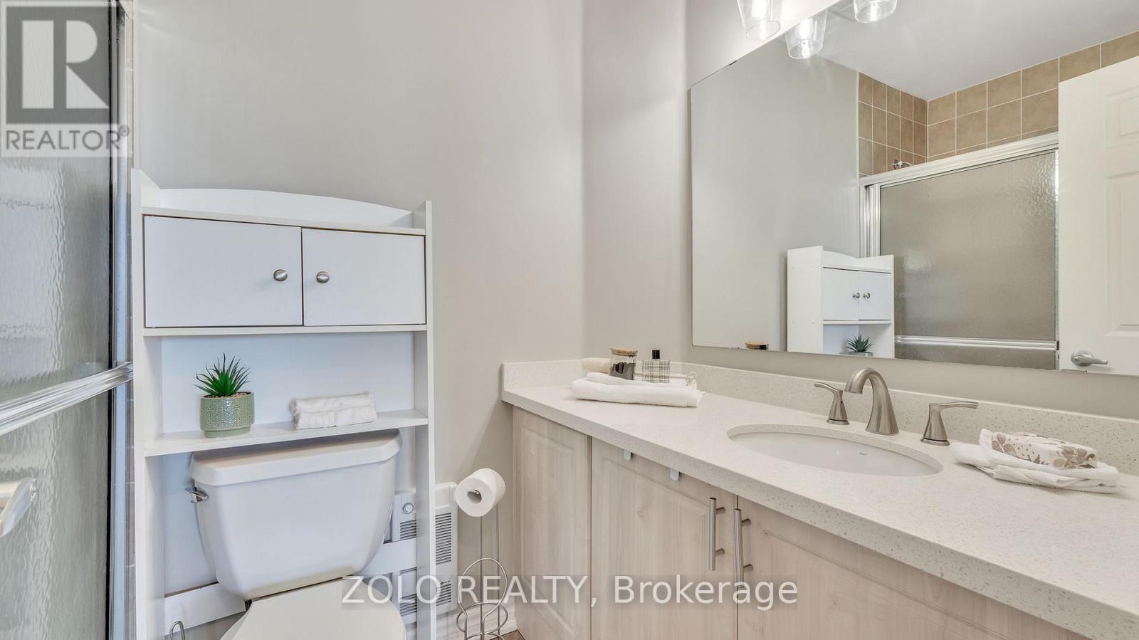 Photo 31 of 301 395 Lakebreeze Drive, Clarington ON