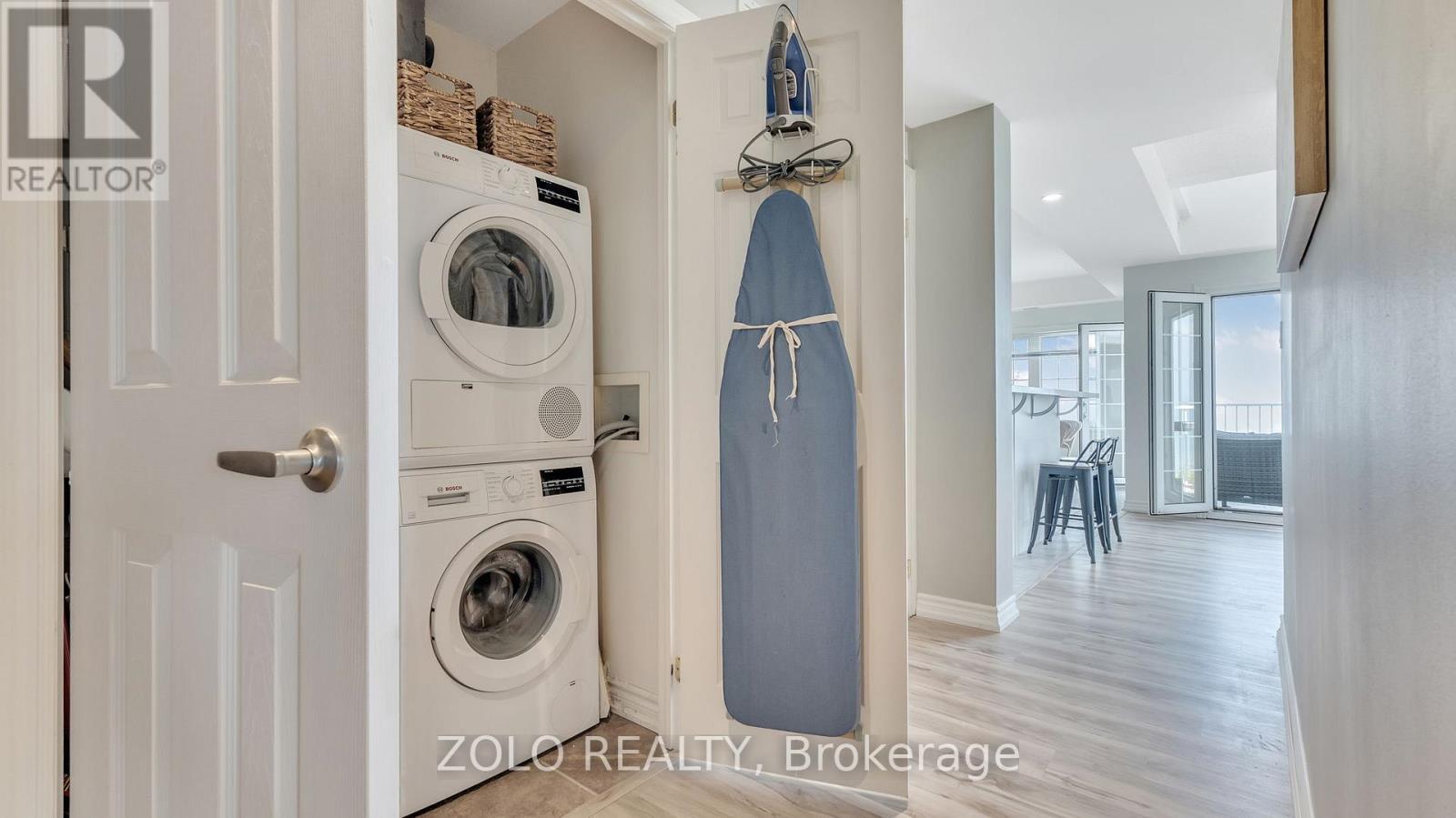 Photo 26 of 301 395 Lakebreeze Drive, Clarington ON