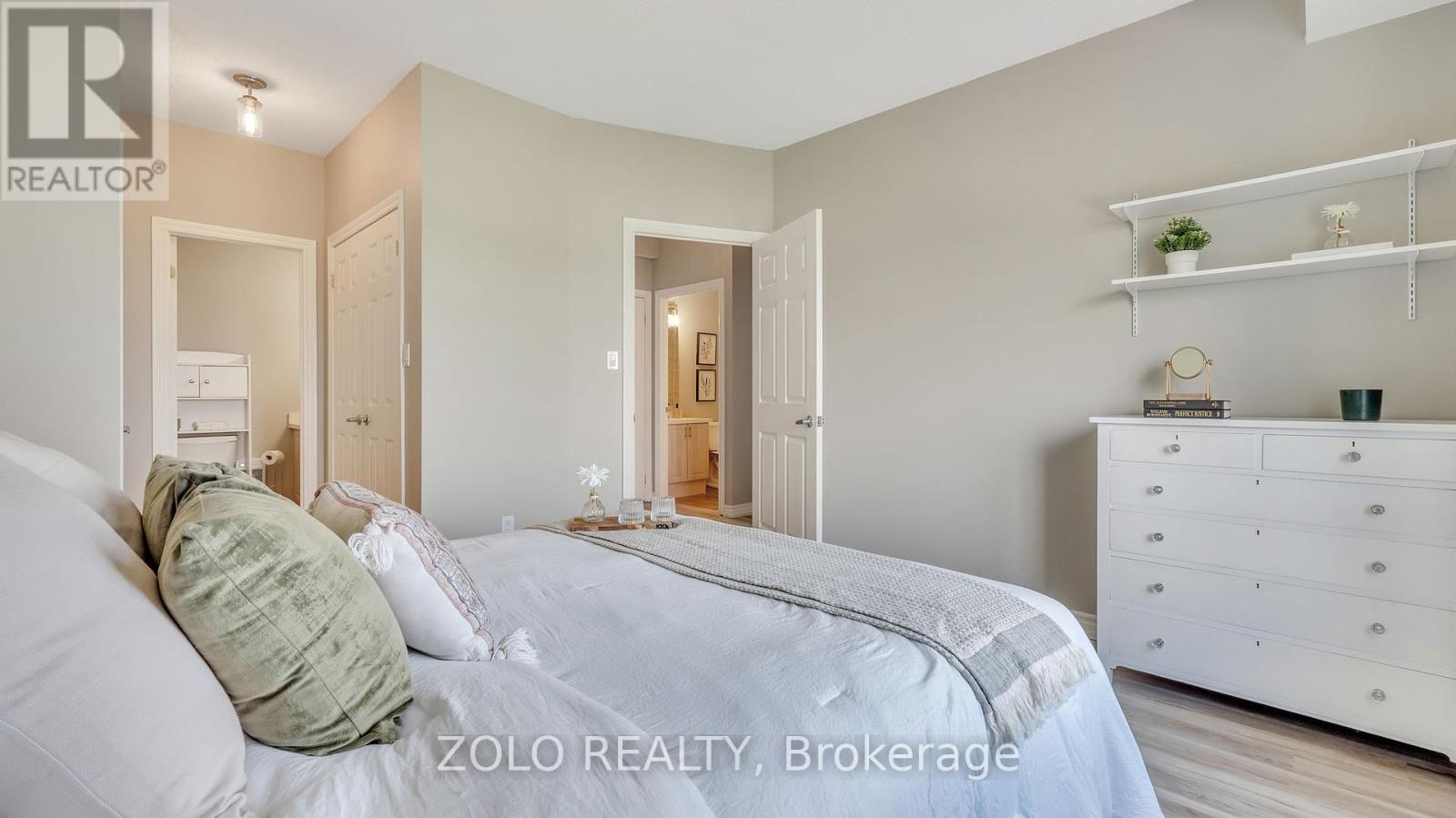 Photo 32 of 301 395 Lakebreeze Drive, Clarington ON