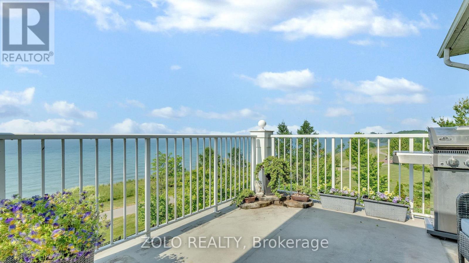 Photo 37 of 301 395 Lakebreeze Drive, Clarington ON