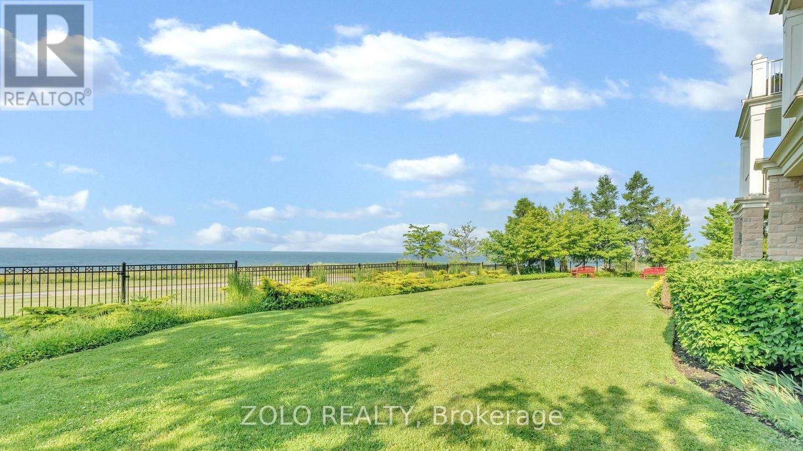 Photo 9 of 301 395 Lakebreeze Drive, Clarington ON