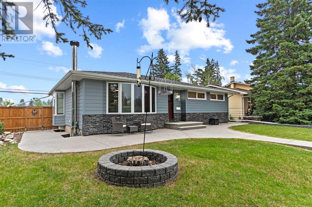 Single Family House Bungalow for Sale in  Granlea Place SW Glendale Calgary 