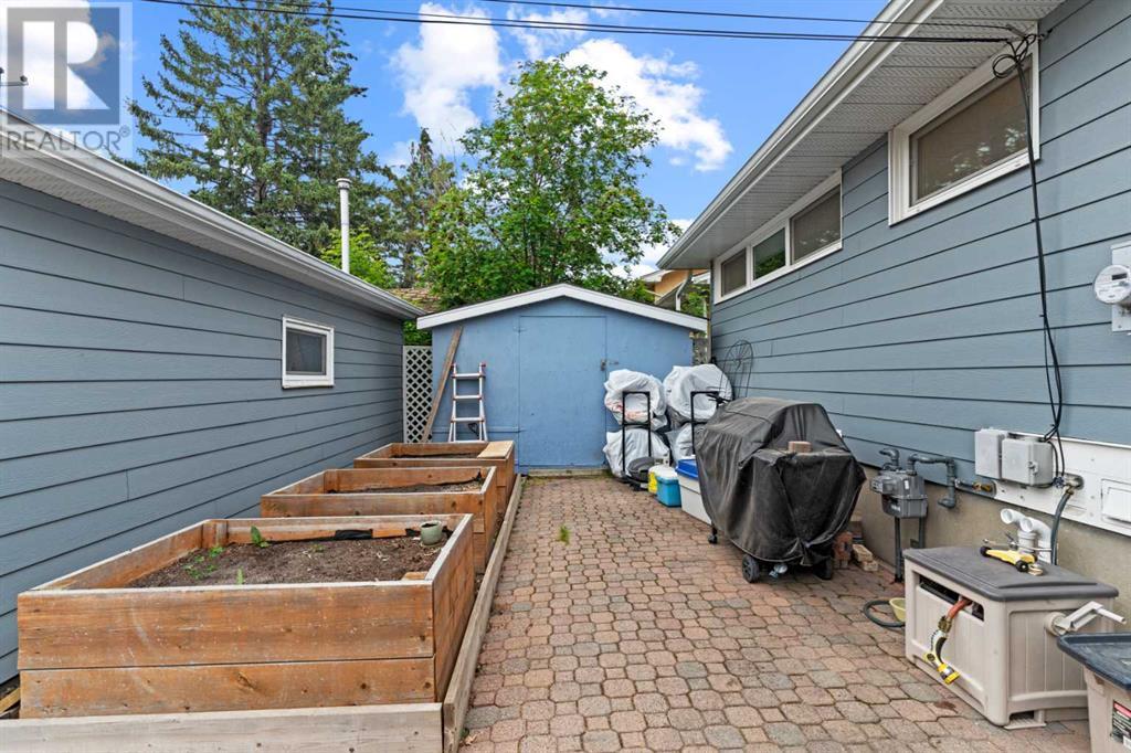 Single Family House Bungalow for Sale in  Granlea Place SW Glendale Calgary 