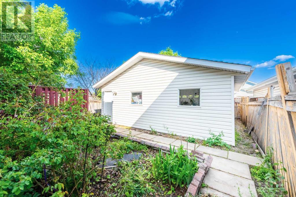 Single Family House for Sale in  Erin Woods Drive SE Erin Woods Calgary 