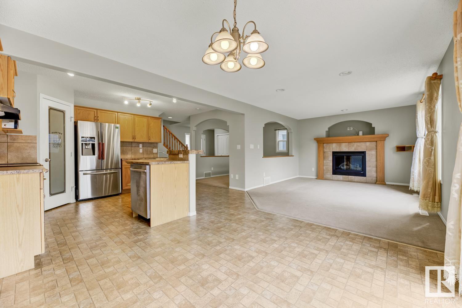 Photo 4 of 2591 Hanna Cr Nw, Edmonton AB