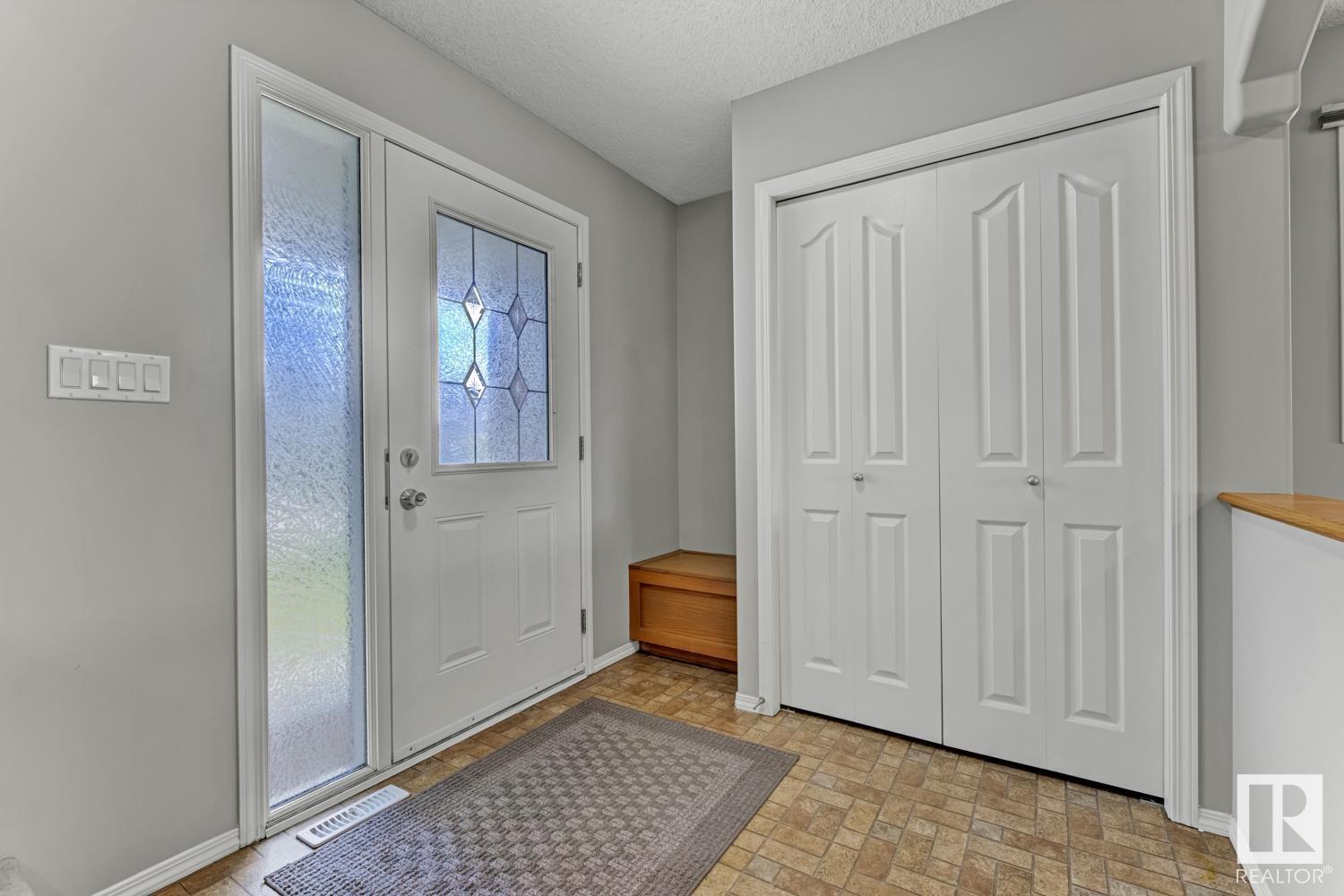 Photo 12 of 2591 Hanna Cr Nw, Edmonton AB