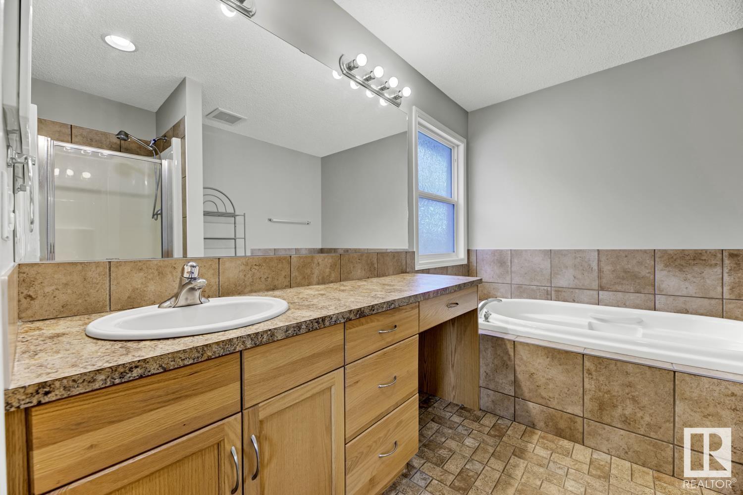Photo 36 of 2591 Hanna Cr Nw, Edmonton AB