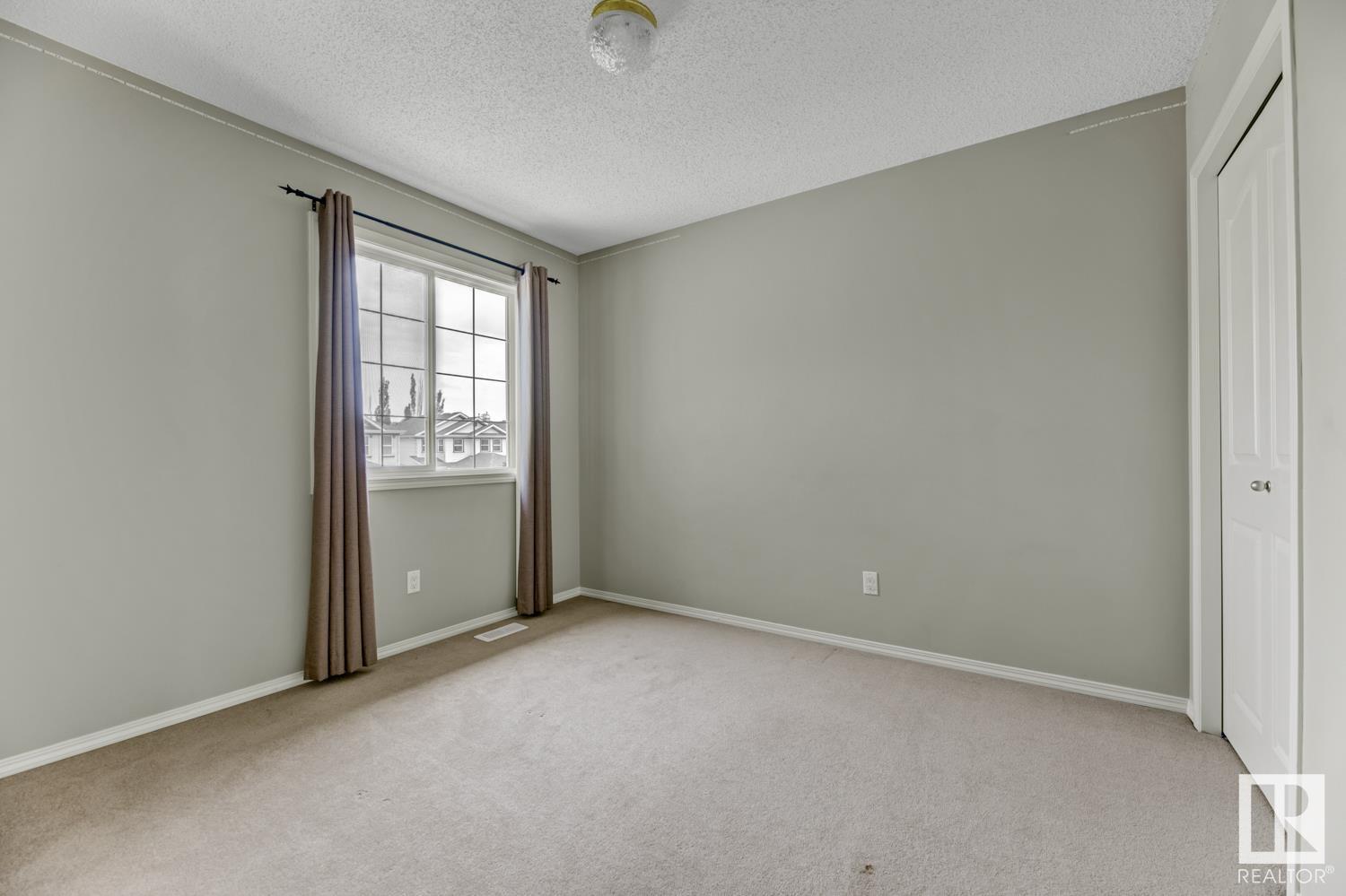 Photo 7 of 2591 Hanna Cr Nw, Edmonton AB
