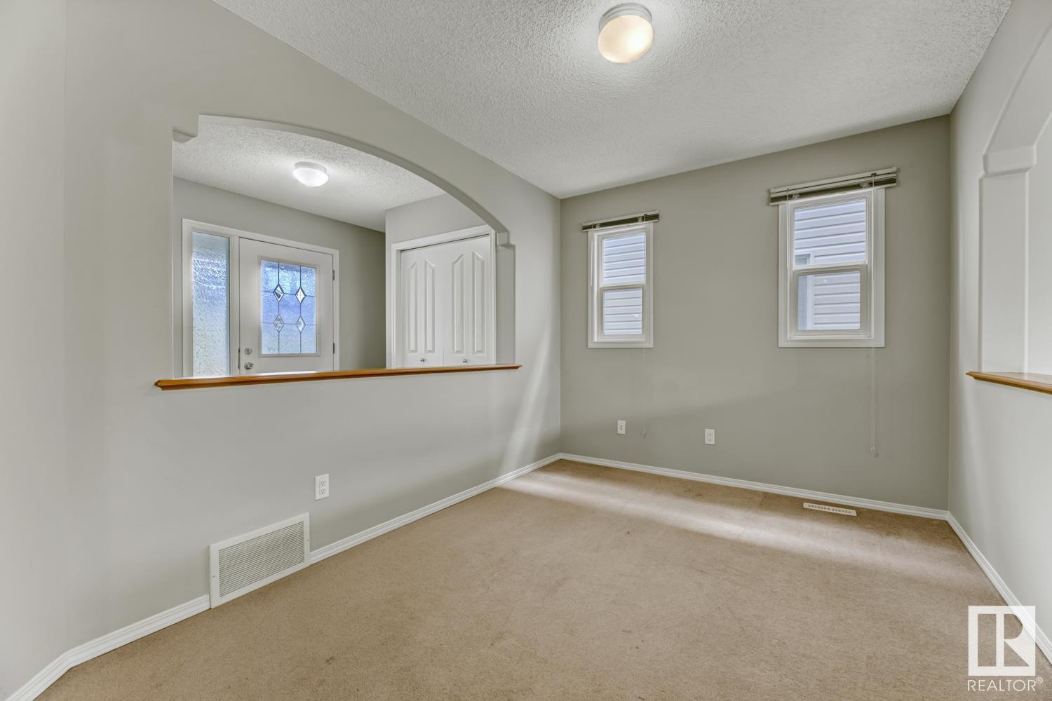 Photo 3 of 2591 Hanna Cr Nw, Edmonton AB