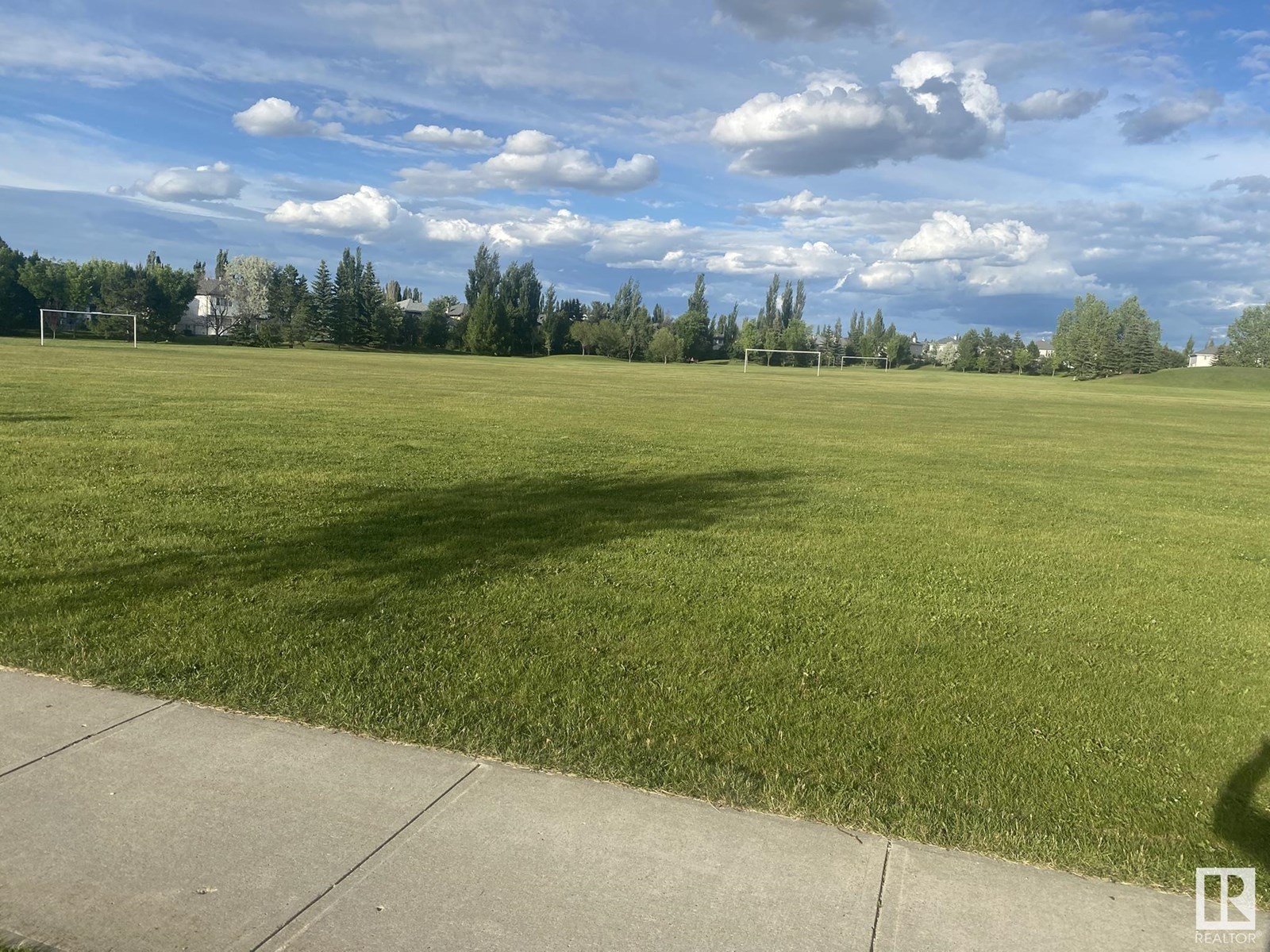 Photo 15 of 2591 Hanna Cr Nw, Edmonton AB