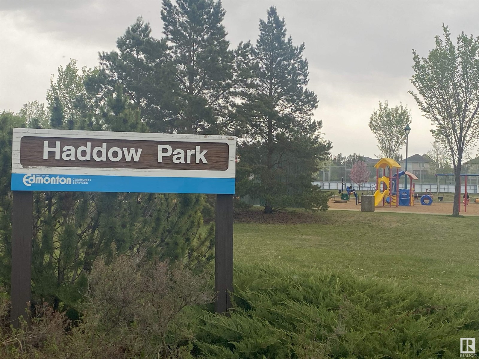 Photo 5 of 2591 Hanna Cr Nw, Edmonton AB