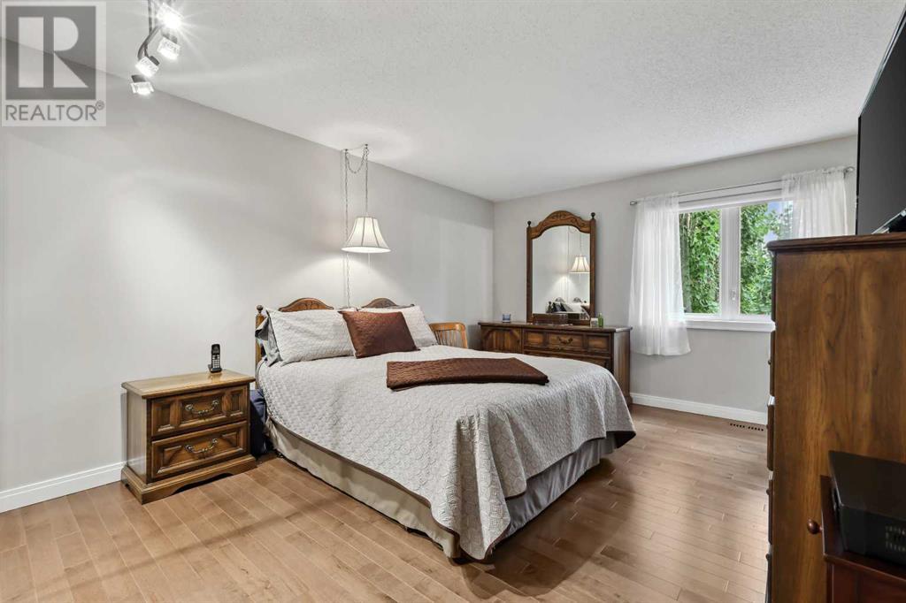 Single Family House 4 Level for Sale in  Hawkcliff Way NW Hawkwood Calgary 