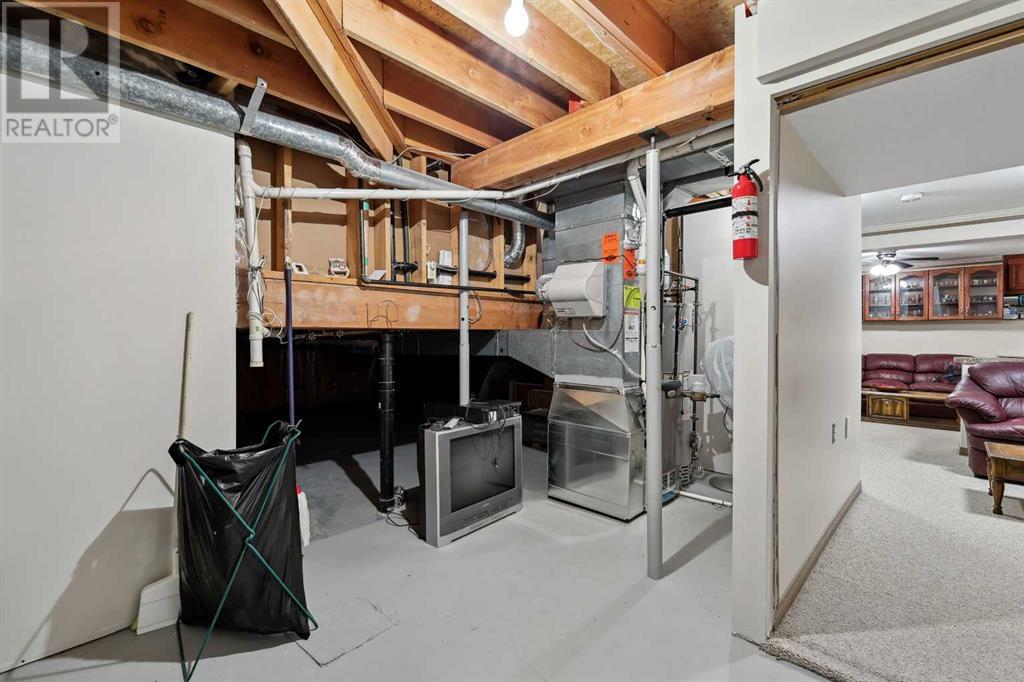Single Family House 4 Level for Sale in  Hawkcliff Way NW Hawkwood Calgary 