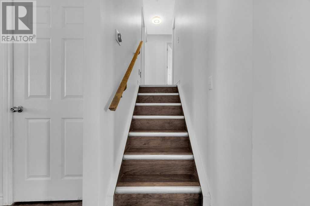 Single Family House 4 Level for Sale in  Castledale Crescent NE Castleridge Calgary 