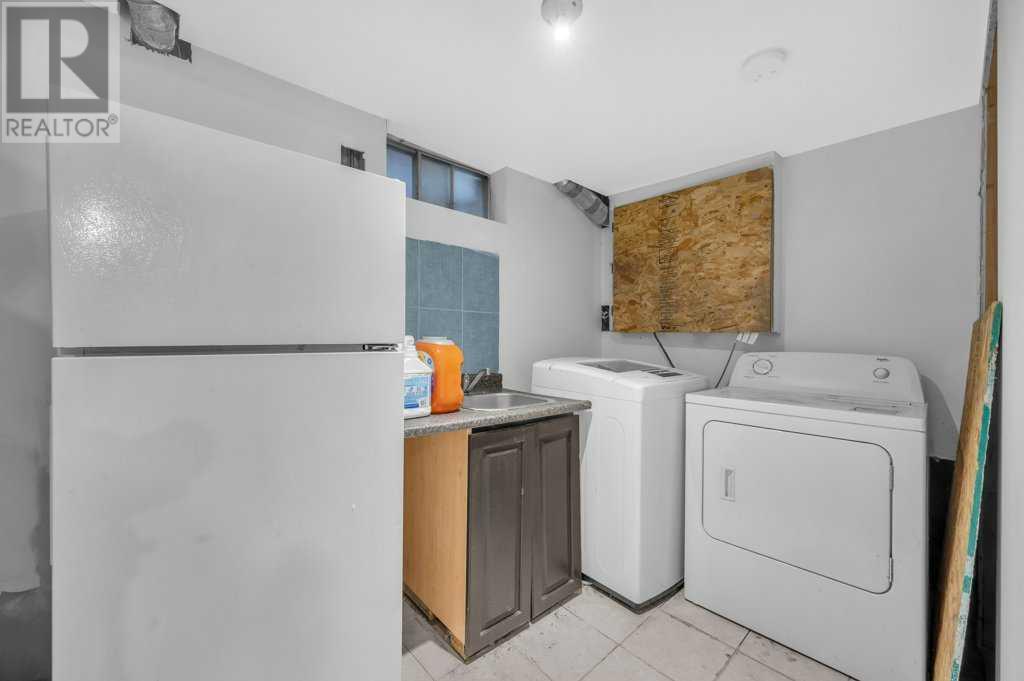 Single Family House 4 Level for Sale in  Castledale Crescent NE Castleridge Calgary 