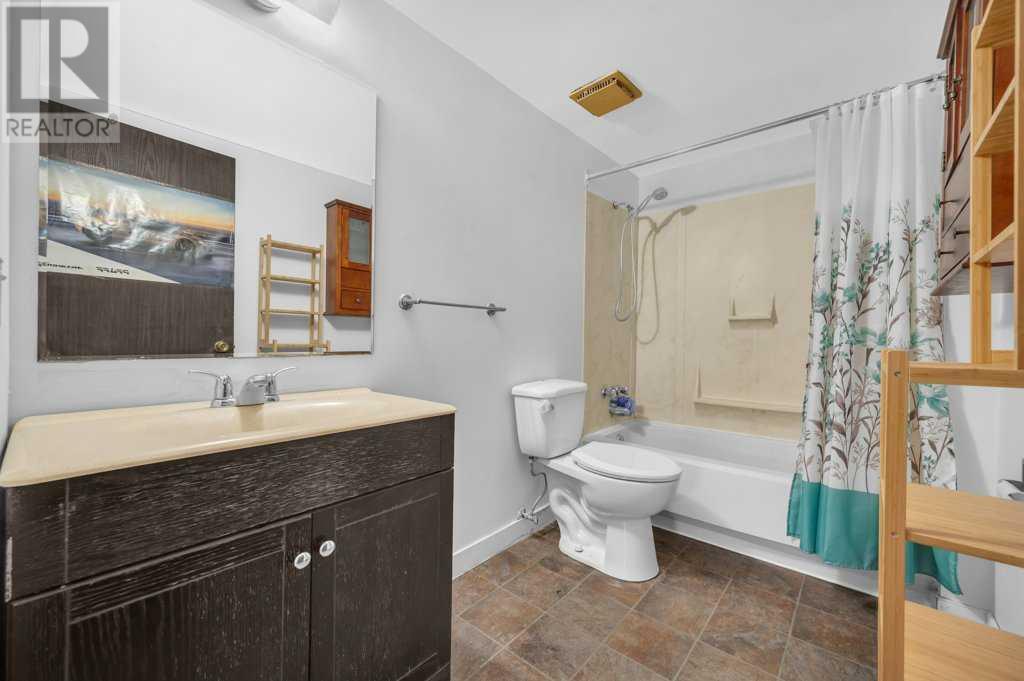 Single Family House 4 Level for Sale in  Castledale Crescent NE Castleridge Calgary 
