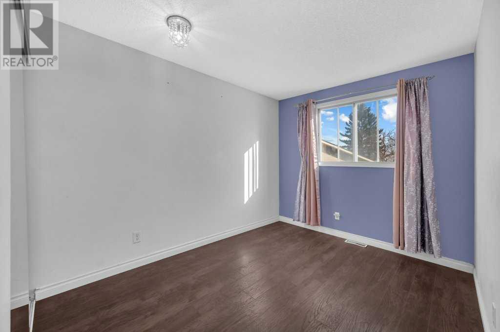 Single Family House 4 Level for Sale in  Castledale Crescent NE Castleridge Calgary 