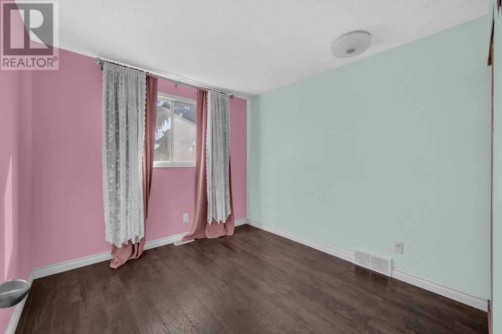 Single Family House 4 Level for Sale in  Castledale Crescent NE Castleridge Calgary 