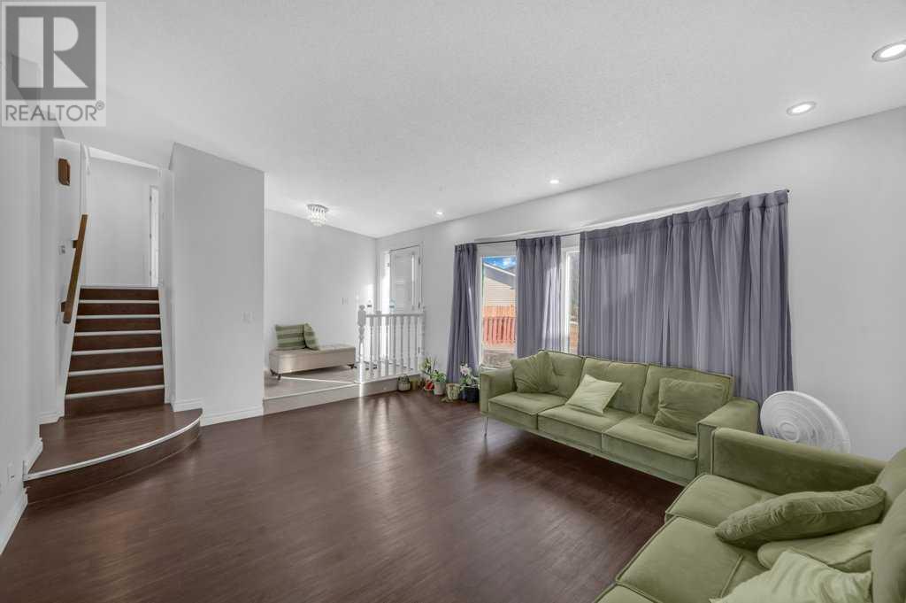 Single Family House 4 Level for Sale in  Castledale Crescent NE Castleridge Calgary 