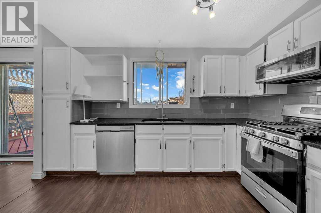 Single Family House 4 Level for Sale in  Castledale Crescent NE Castleridge Calgary 